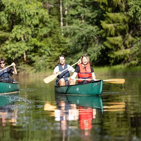 Lomahuoneisto Tuomenkartano B 9 アパート カラヨキ