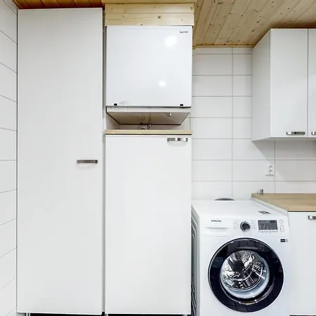 Lomahuoneisto Tuomenkartano B 9 アパート *